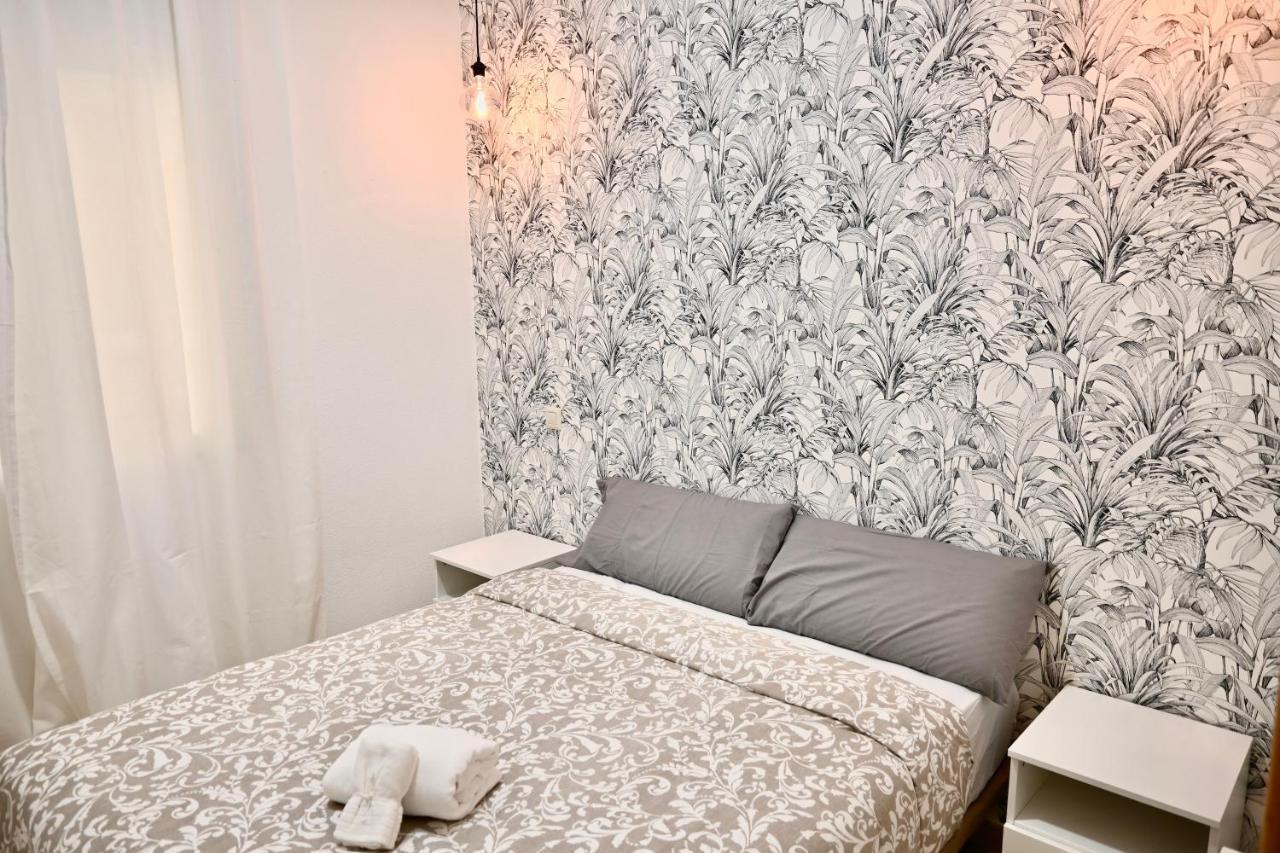 For You Rentals Centrico Apartamento Temporal En La Calle Infanta Inf1A Madrid Esterno foto